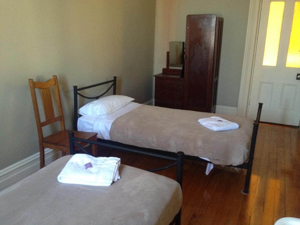 Maclean Hotel Room photo